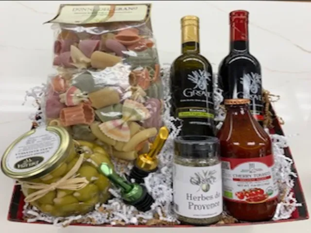 Pasta lovers gift basket